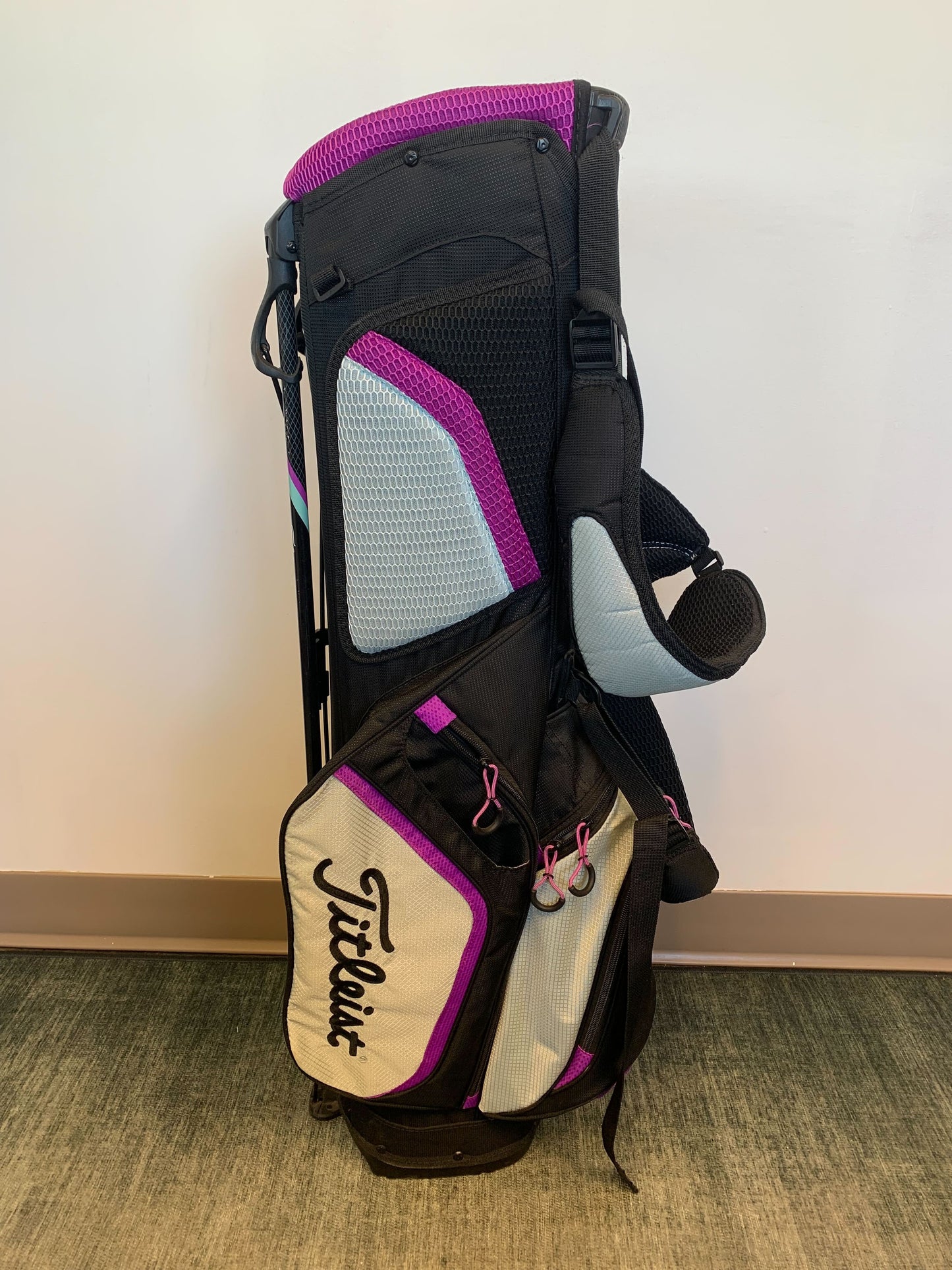 Titleist Women's Stand Bag Black/Pink 3 Dividers w/ Strap and Rain Cover-Next Round