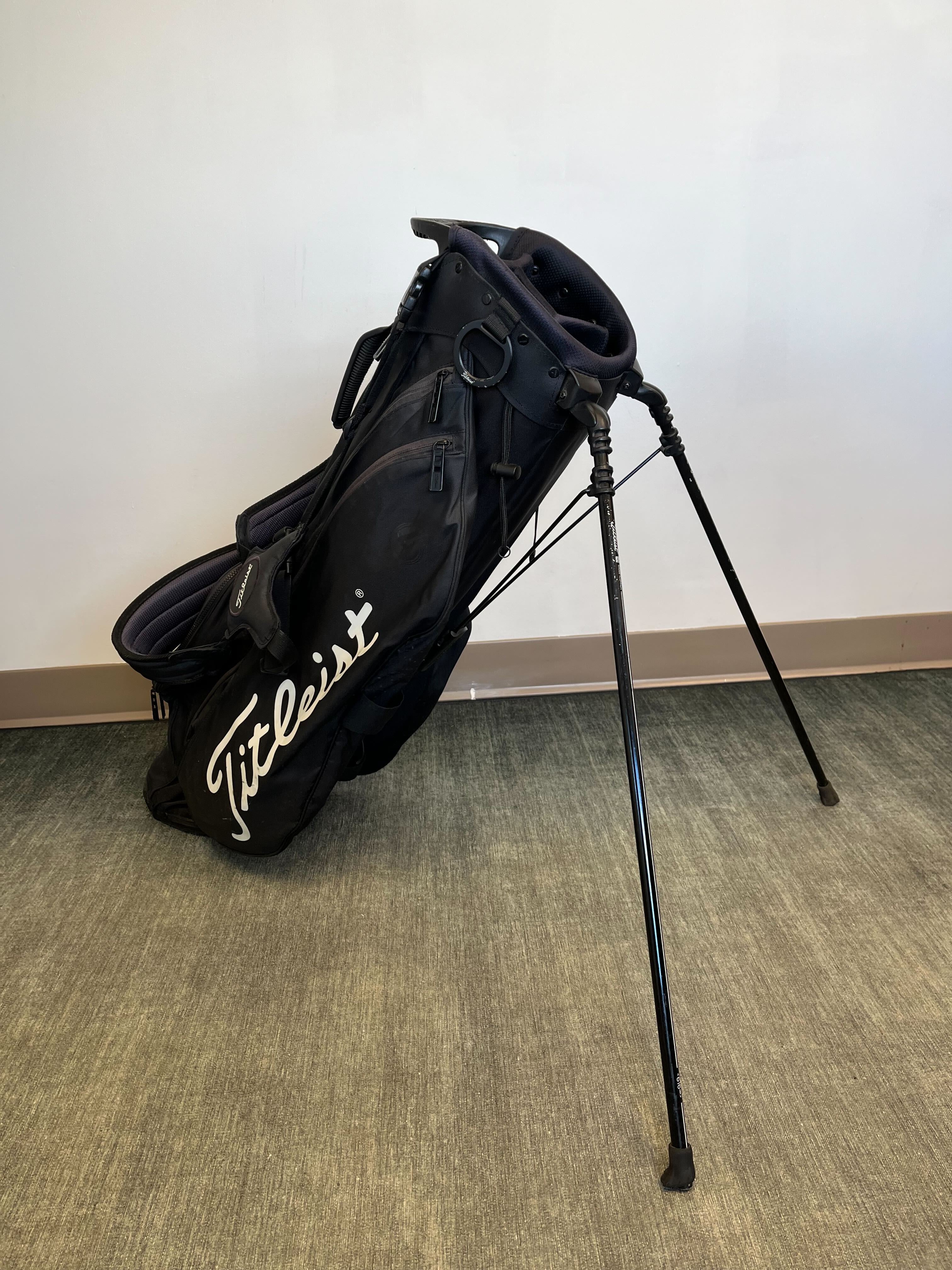 Titleist Players 4 Stand Bag Black 4 Dividers w/ Strap and Rain Cover-Next Round