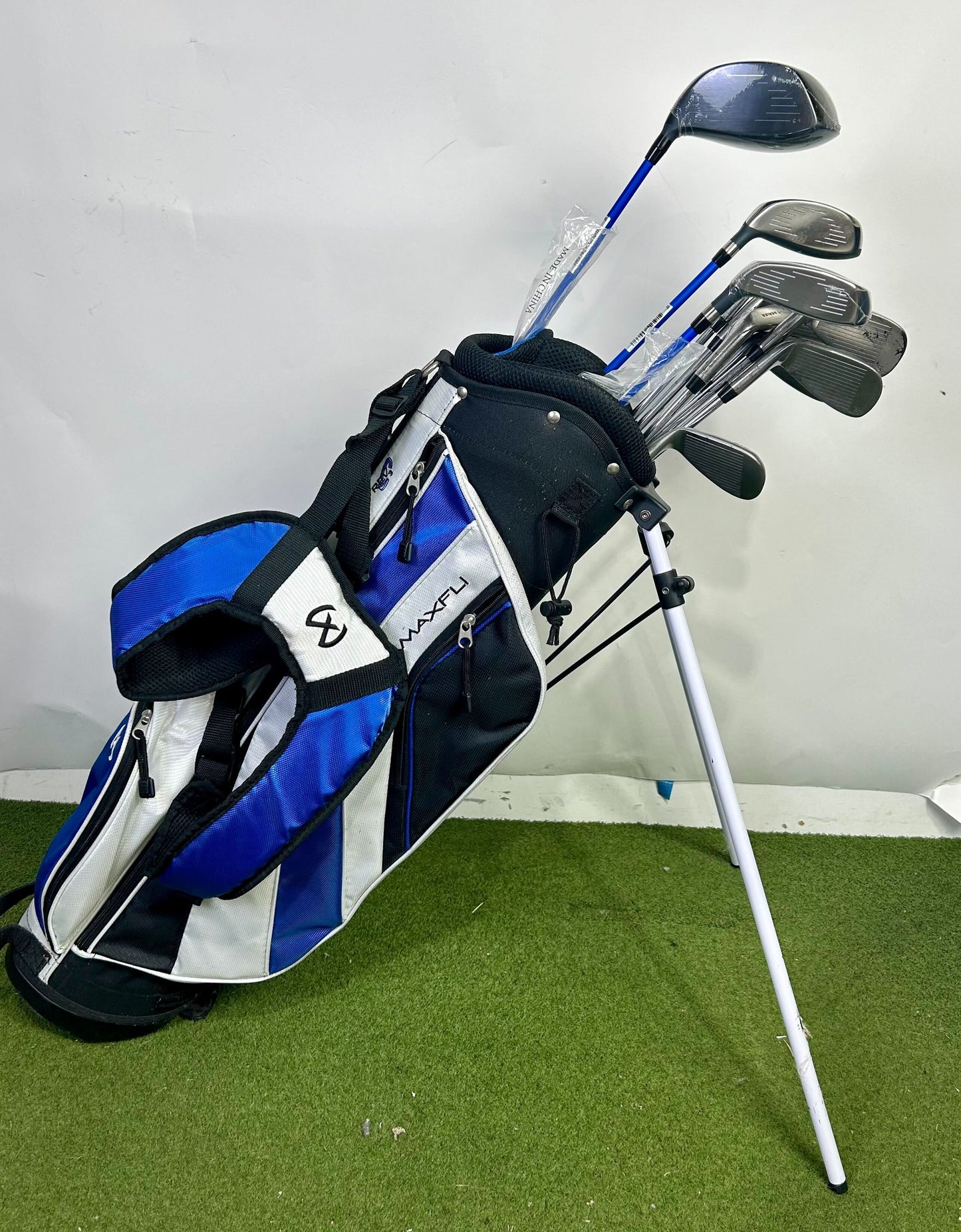 Maxfli Kids Golf Bag - Includes Complete Right-Handed U.S Kids Junior Golf Set-Next Round