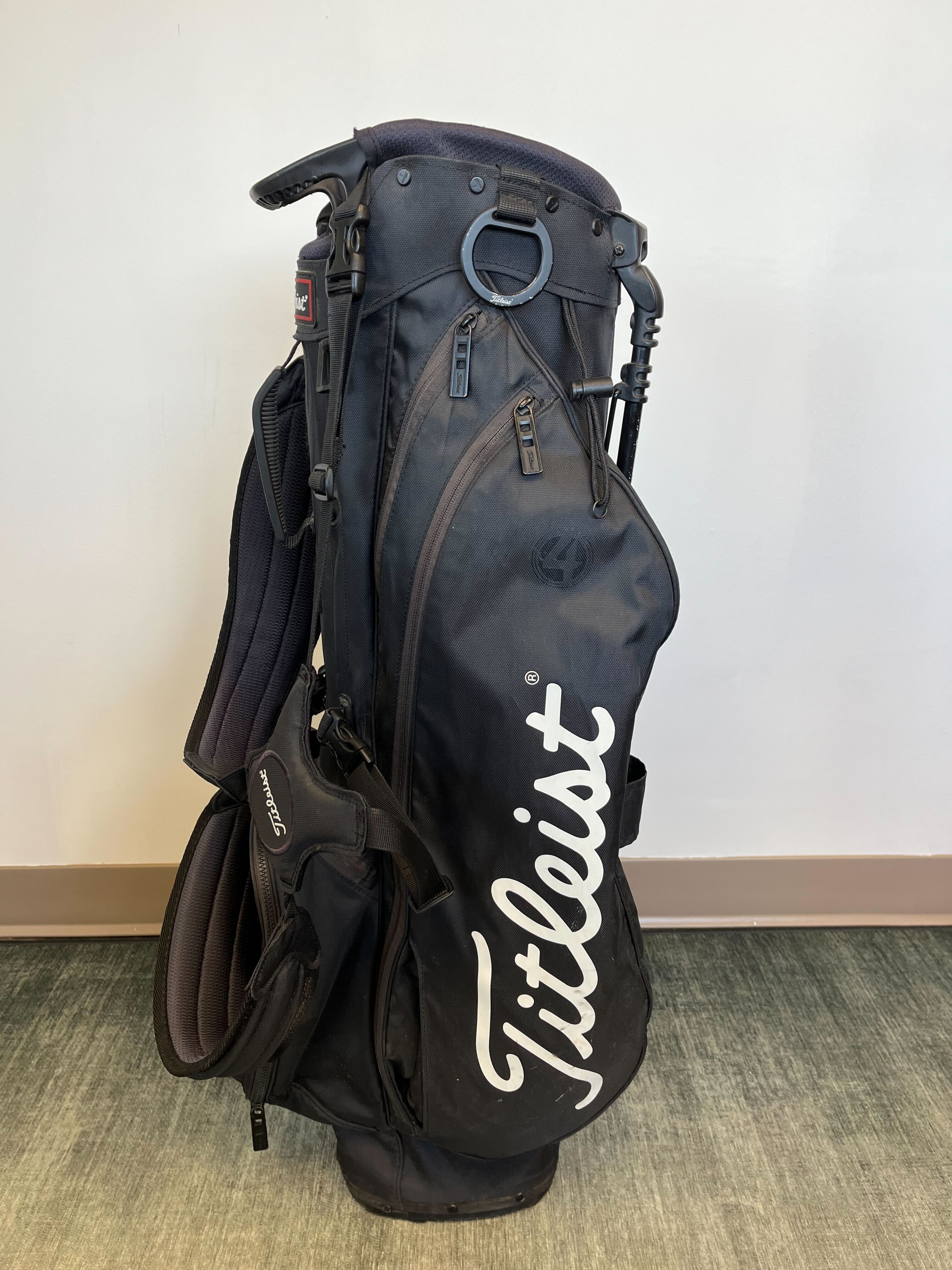 Titleist Players 4 Stand Bag Black 4 Dividers w/ Strap and Rain Cover-Next Round