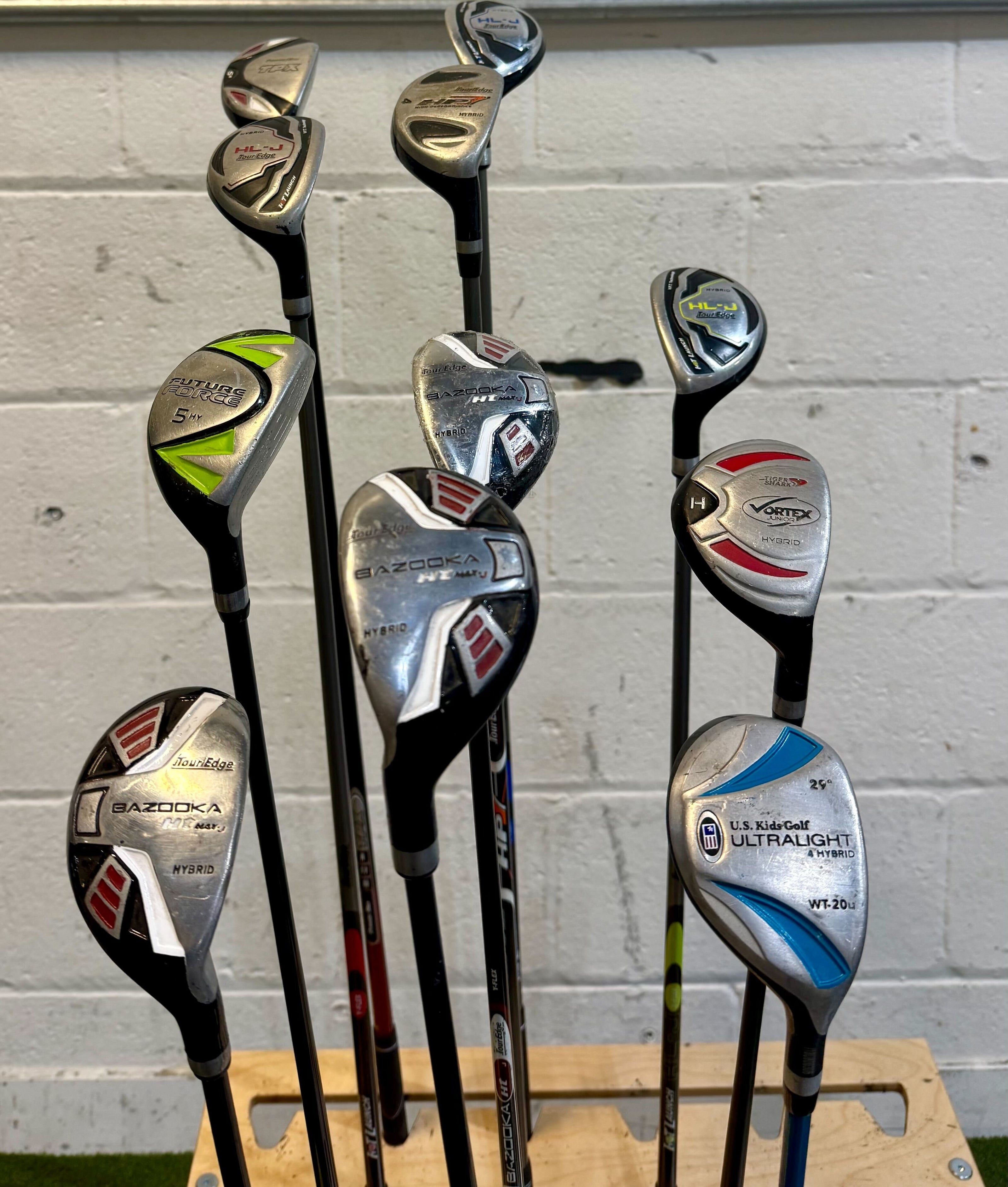 Wholesale Lot of 35 Golf Clubs - Assorted Hybrids - Youth Flexes