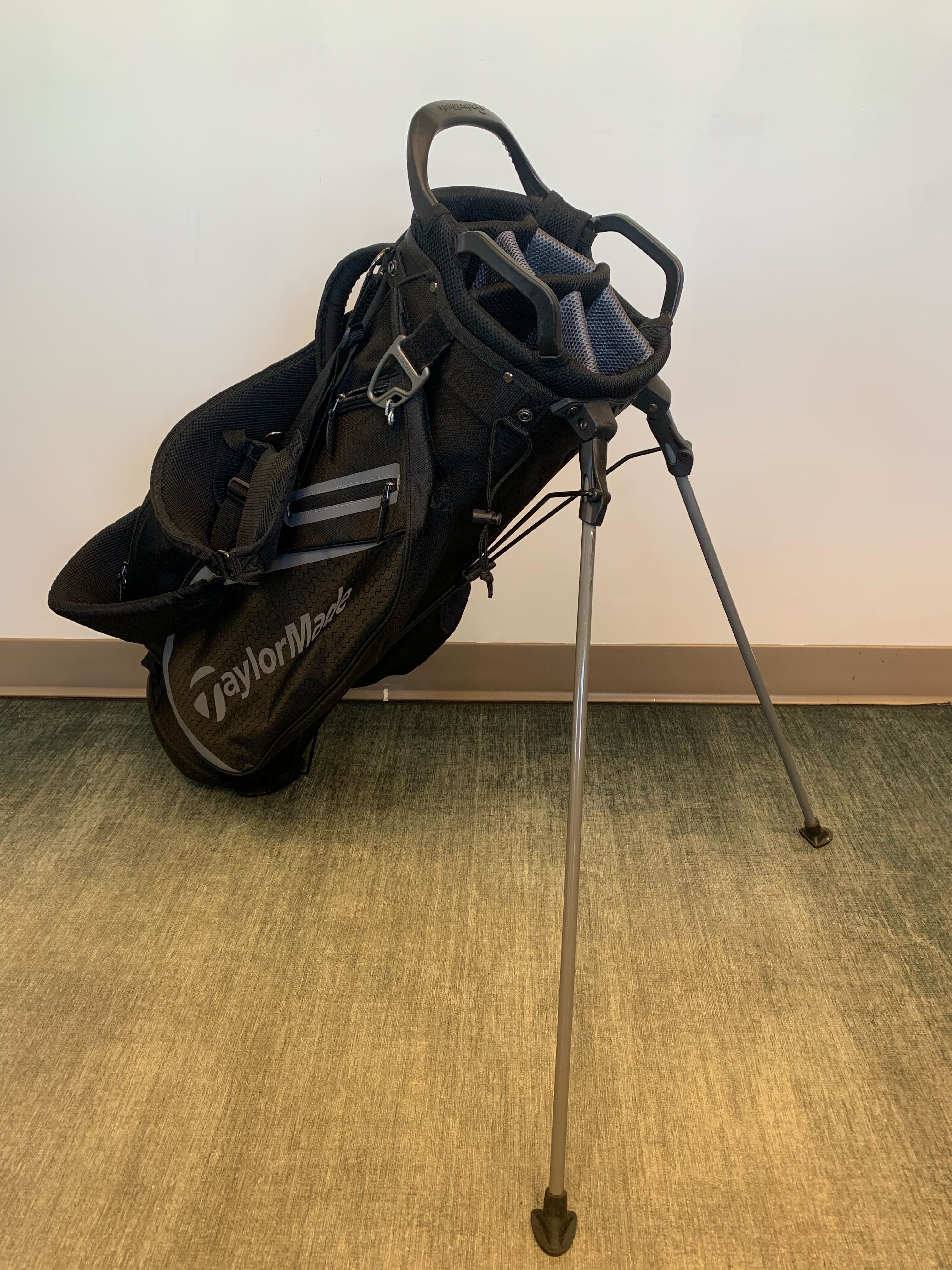 TaylorMade FlexTech Stand Bag Black 7 Dividers w/ Strap and Rain Cover-Next Round