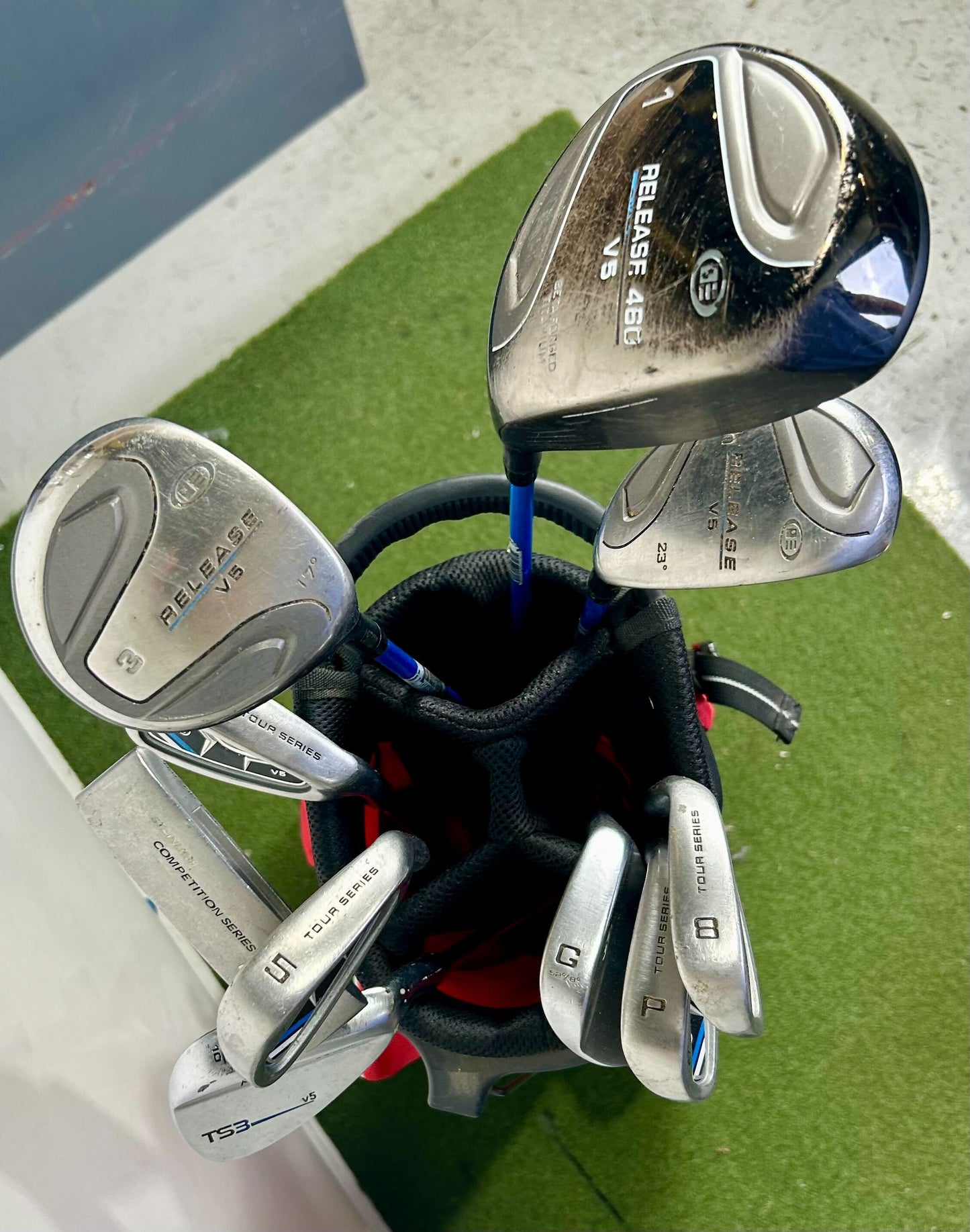 U.S Kids Golf Bag - Includes Complete Right-Handed U.S Kids Junior Golf Set-Next Round