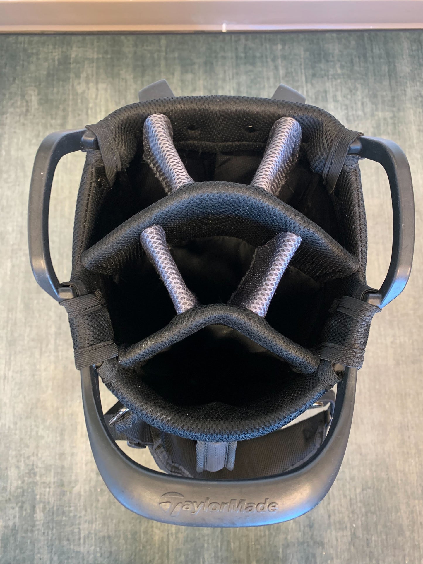 TaylorMade FlexTech Stand Bag Black 7 Dividers w/ Strap and Rain Cover-Next Round