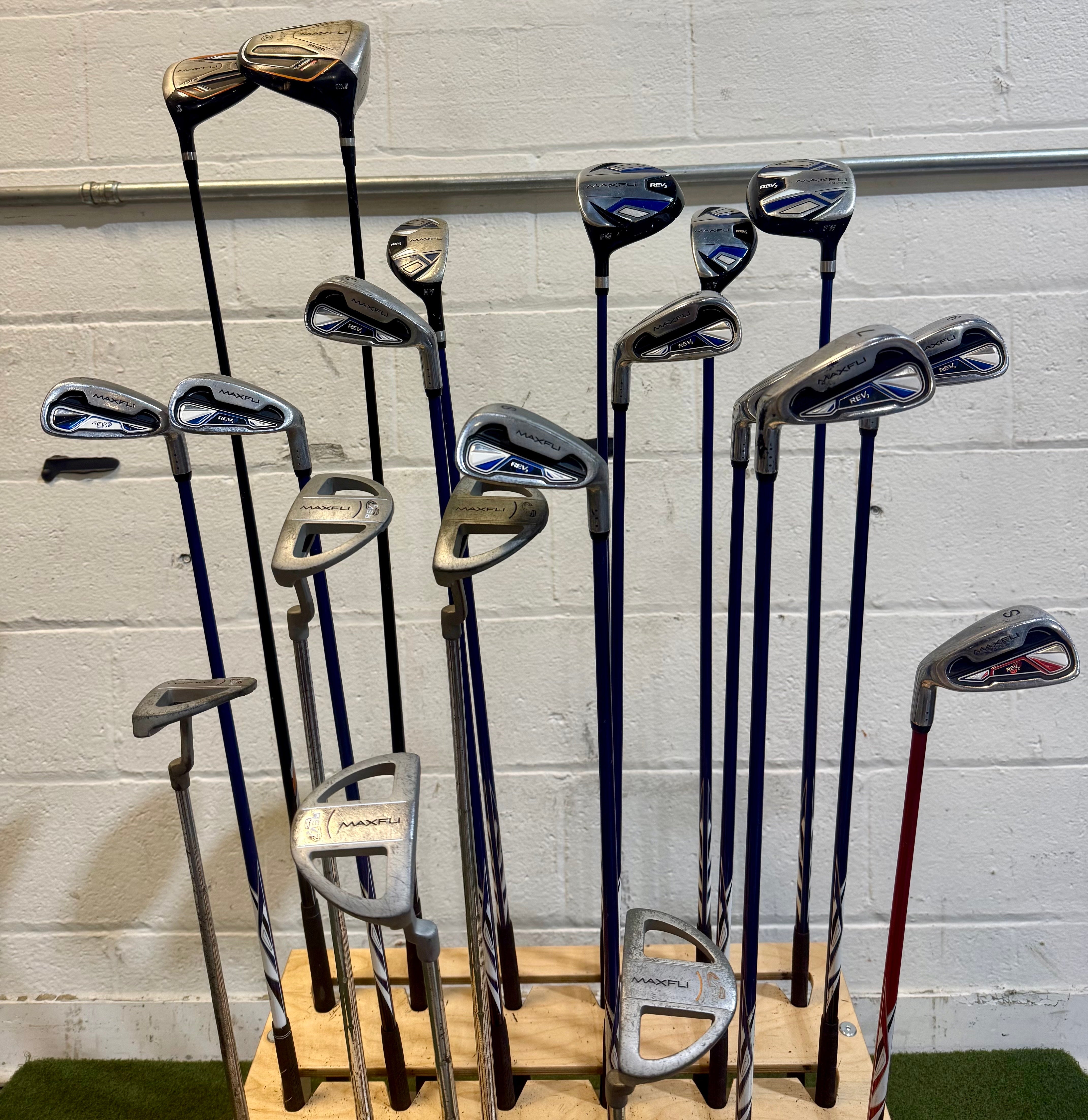 Wholesale Lot of 20 MaxFli Golf Clubs - Youth Flexes