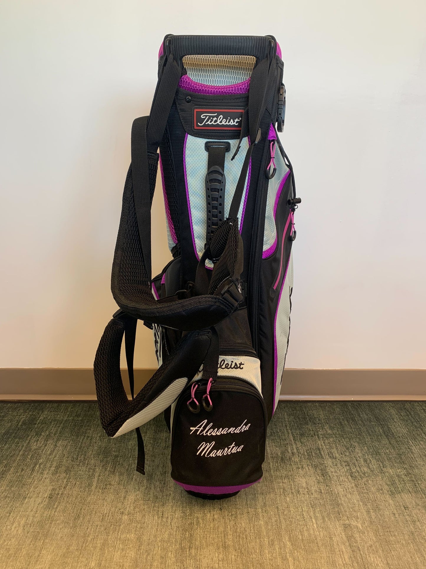 Titleist Women's Stand Bag Black/Pink 3 Dividers w/ Strap and Rain Cover-Next Round