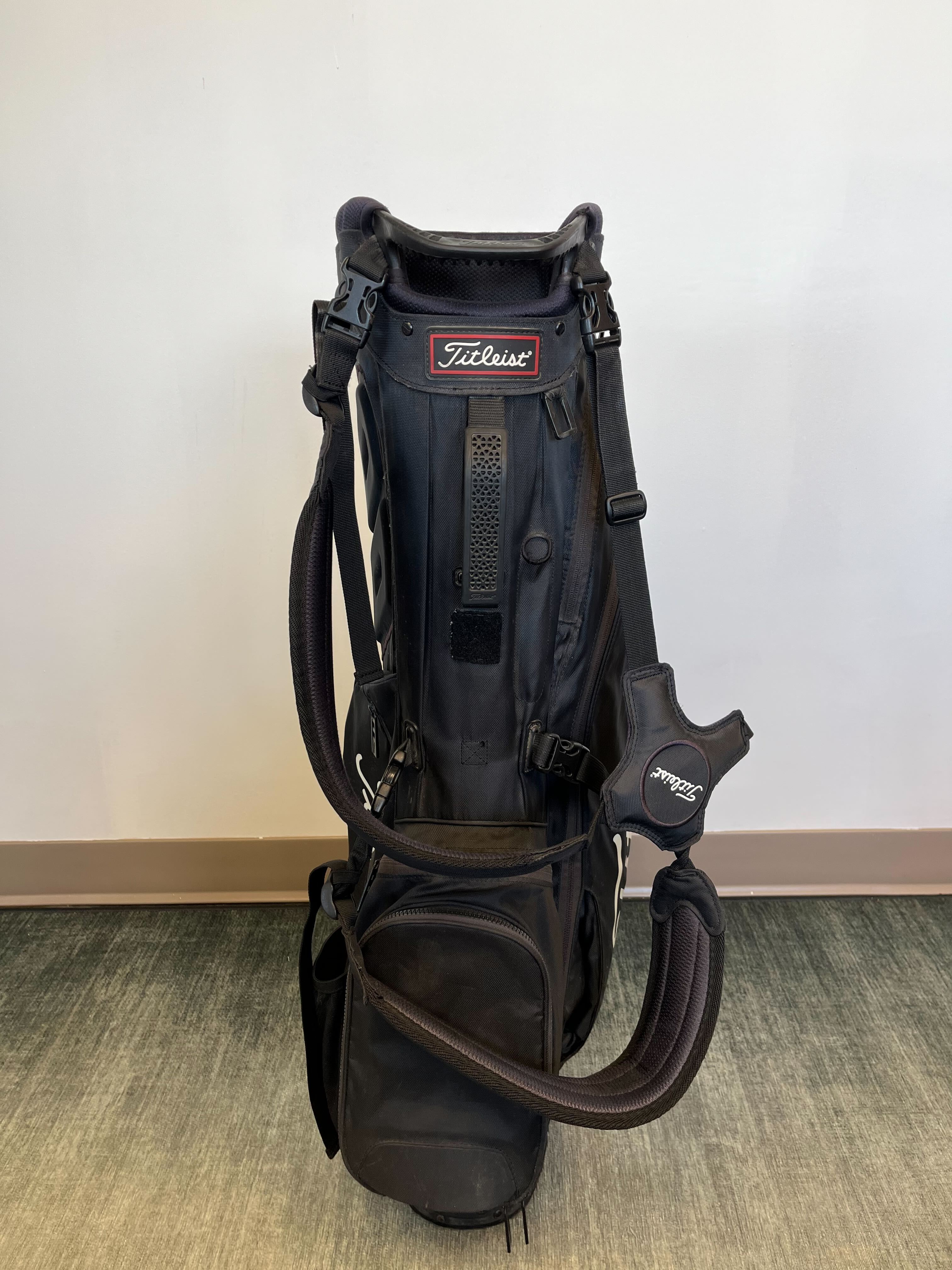 Titleist Players 4 Stand Bag Black 4 Dividers w/ Strap and Rain Cover-Next Round