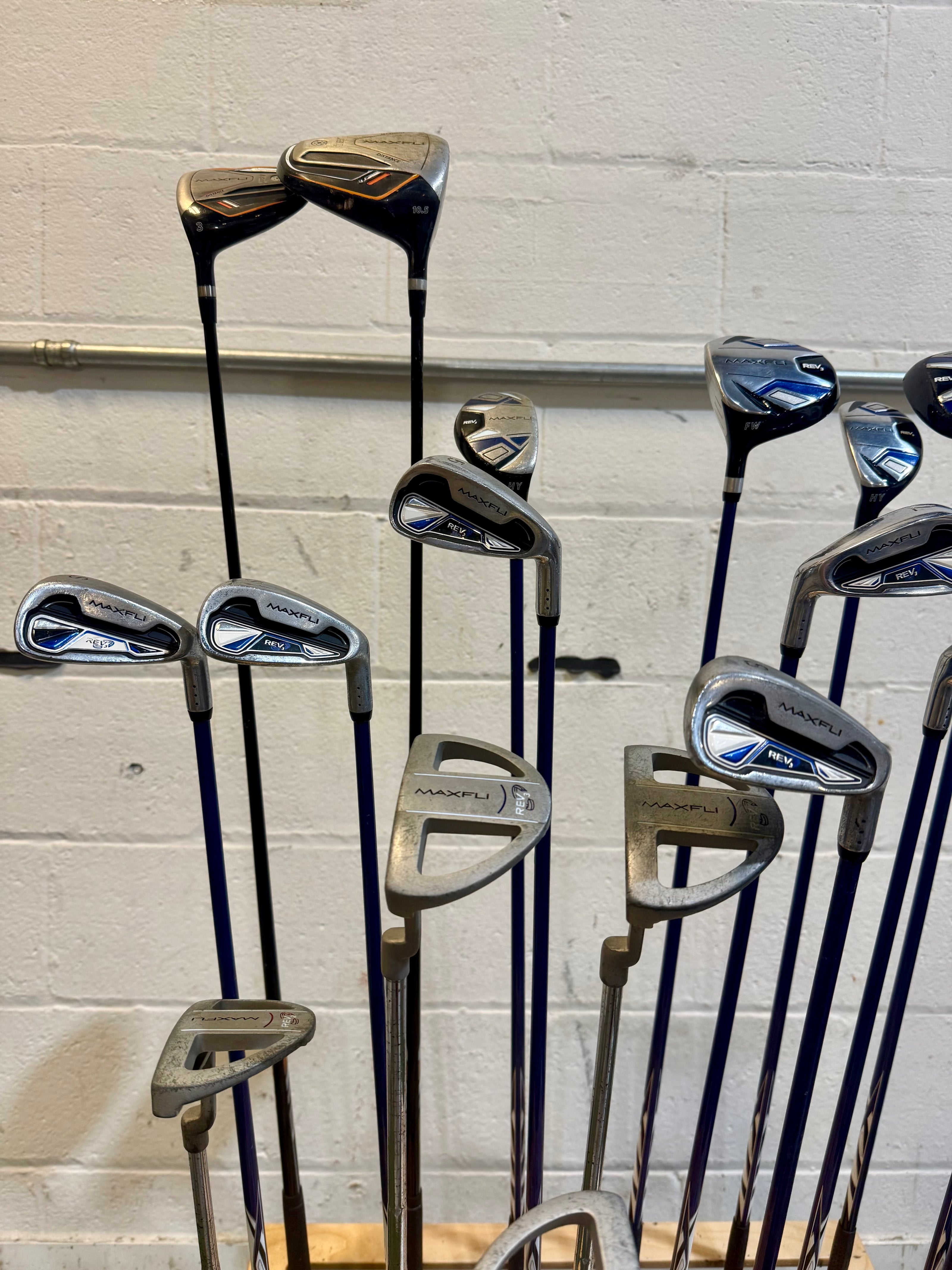 Wholesale Lot of 20 MaxFli Golf Clubs - Youth Flexes