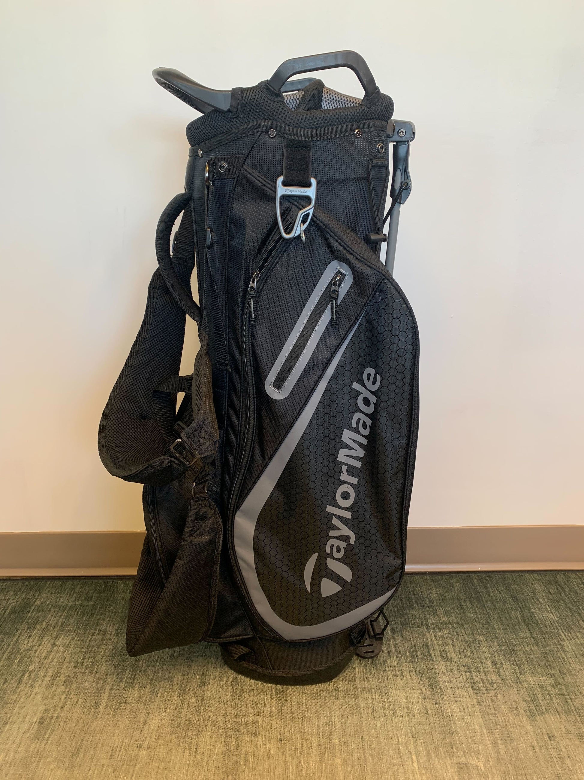 TaylorMade FlexTech Stand Bag Black 7 Dividers w/ Strap and Rain Cover-Next Round