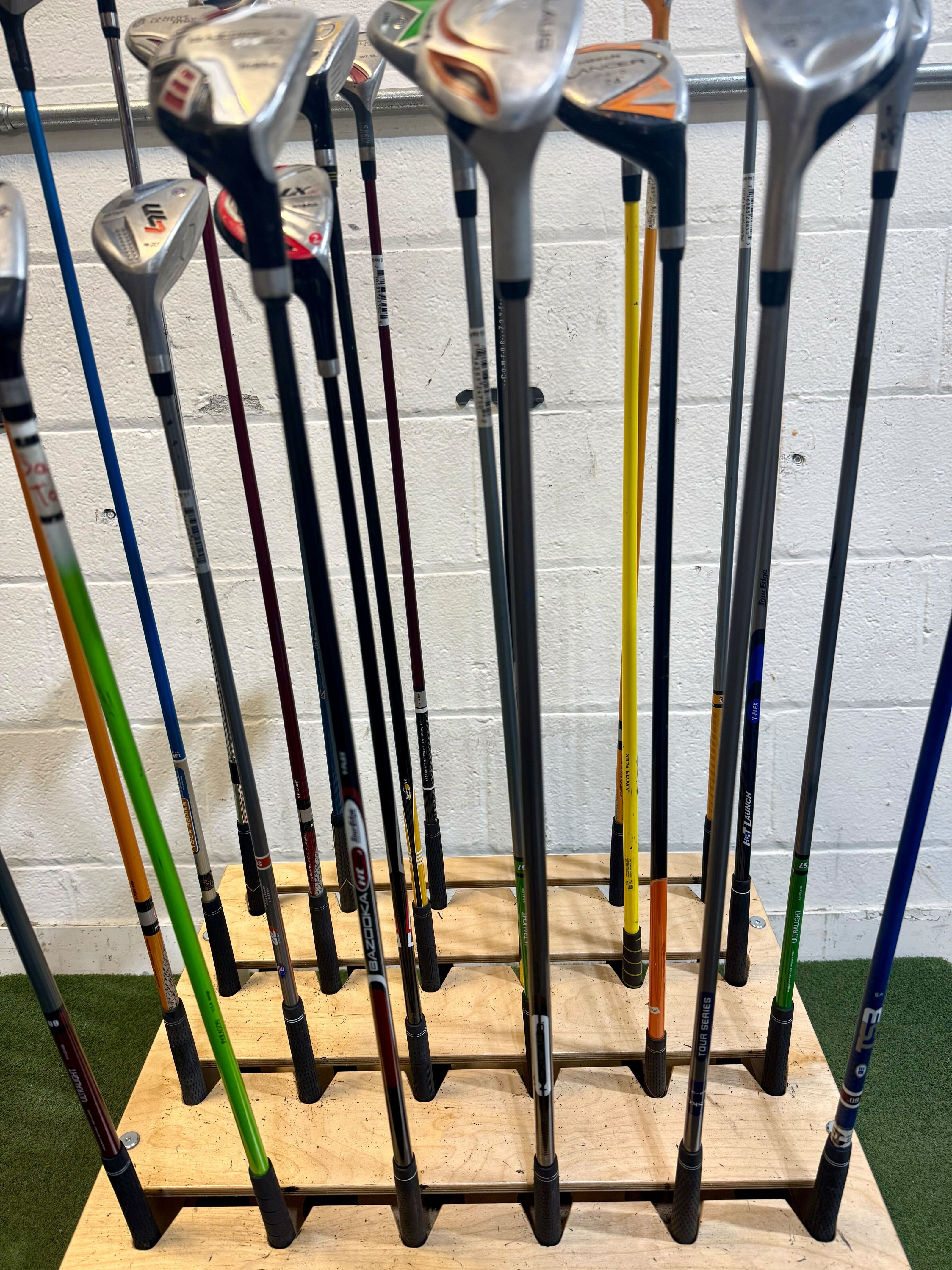 Wholesale Lot of 35 Golf Clubs - Assorted Hybrids - Youth Flexes