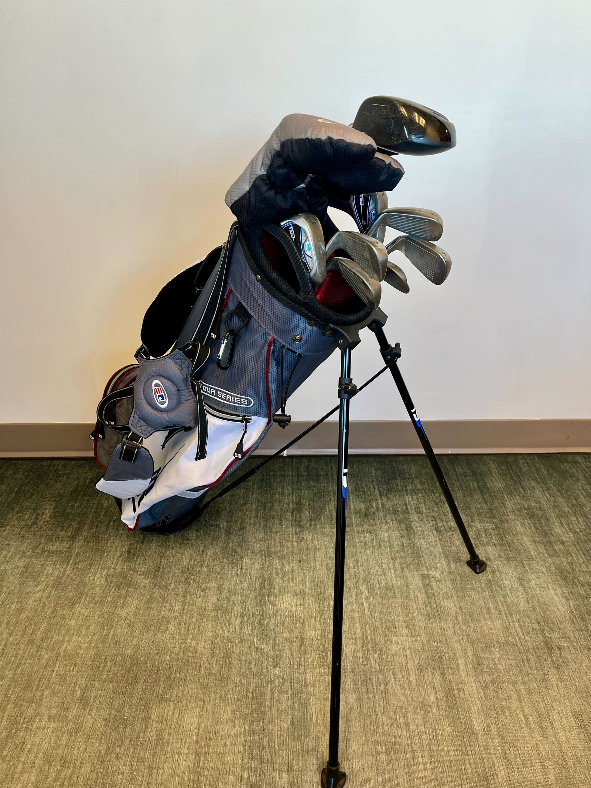 Us Kids Golf TS3 v5 1W, 3W, 3HY, 4H, 5-SW Kids Set RH 60G w/ matching TS3 Bag-Next Round