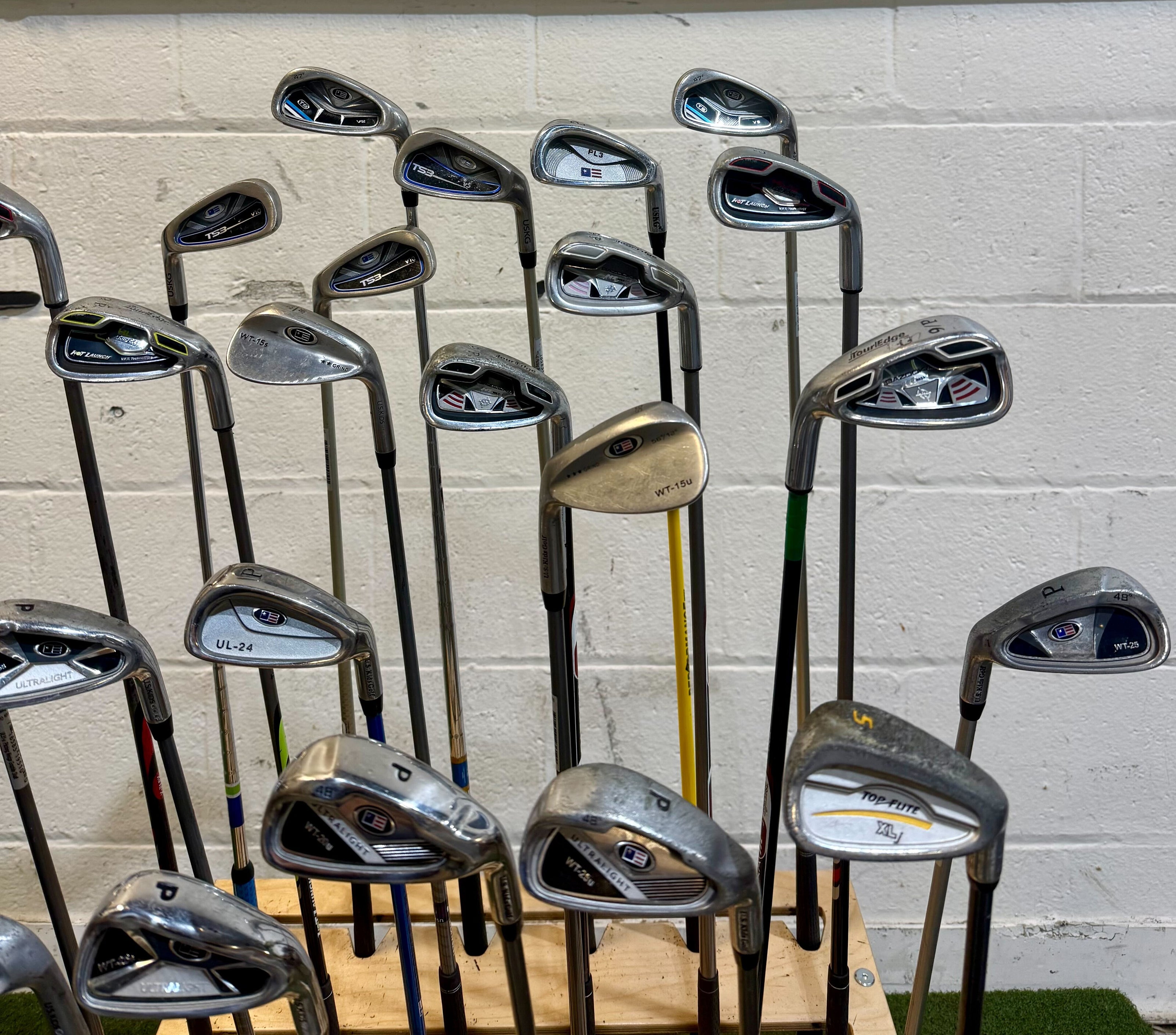 Wholesale Lot of 30 Golf Clubs - Assorted Irons and Wedges - Youth Flexes