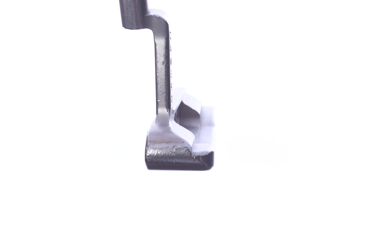 Used Titleist Scotty Cameron Select Newport Putter - Right-Handed - 34 in - Blade