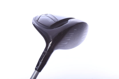 Used Titleist 915 D2 Driver - 9.5 Degrees - Extra Stiff Flex Fujikura Motore - Right-Handed