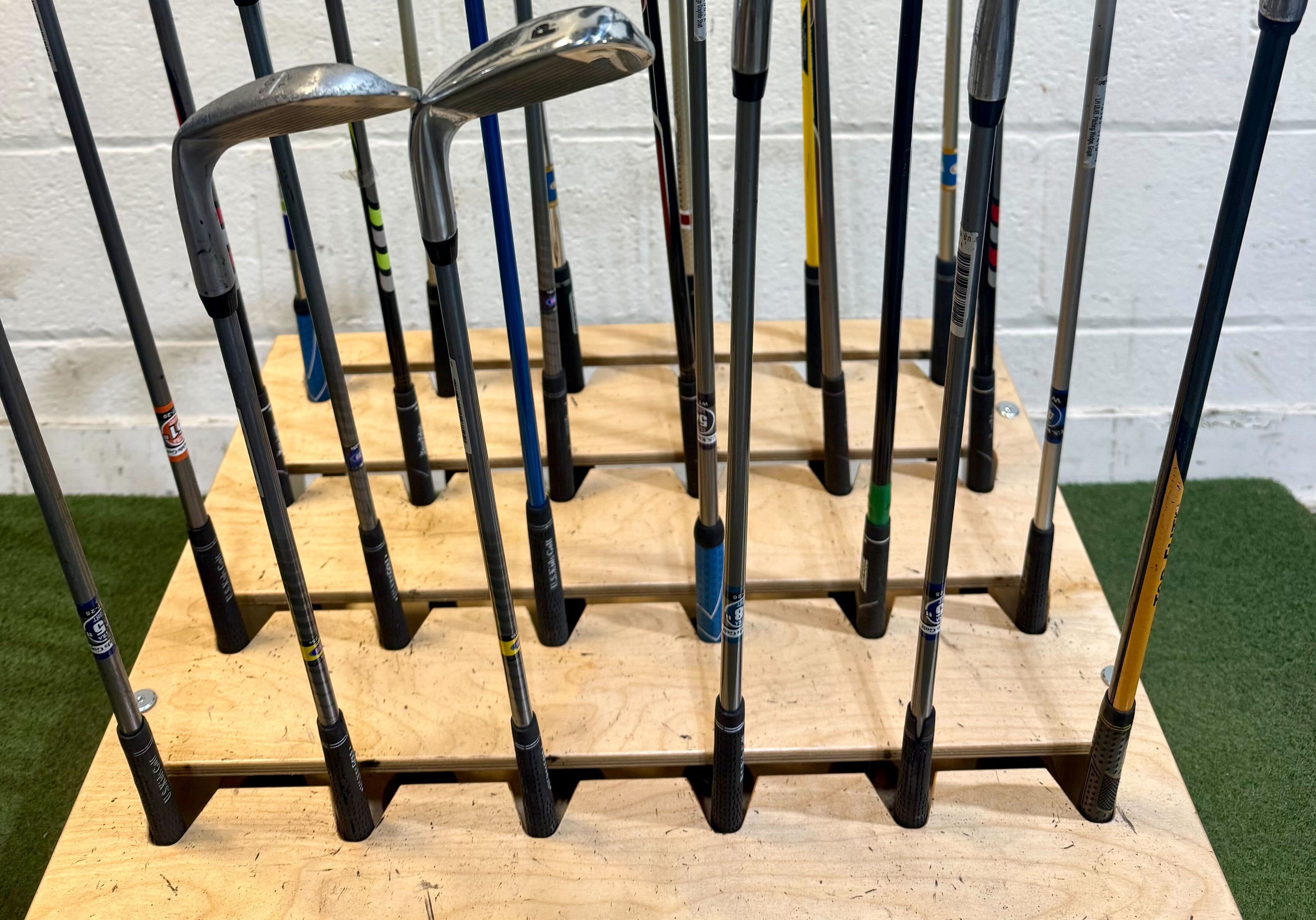 Wholesale Lot of 30 Golf Clubs - Assorted Irons and Wedges - Youth Flexes