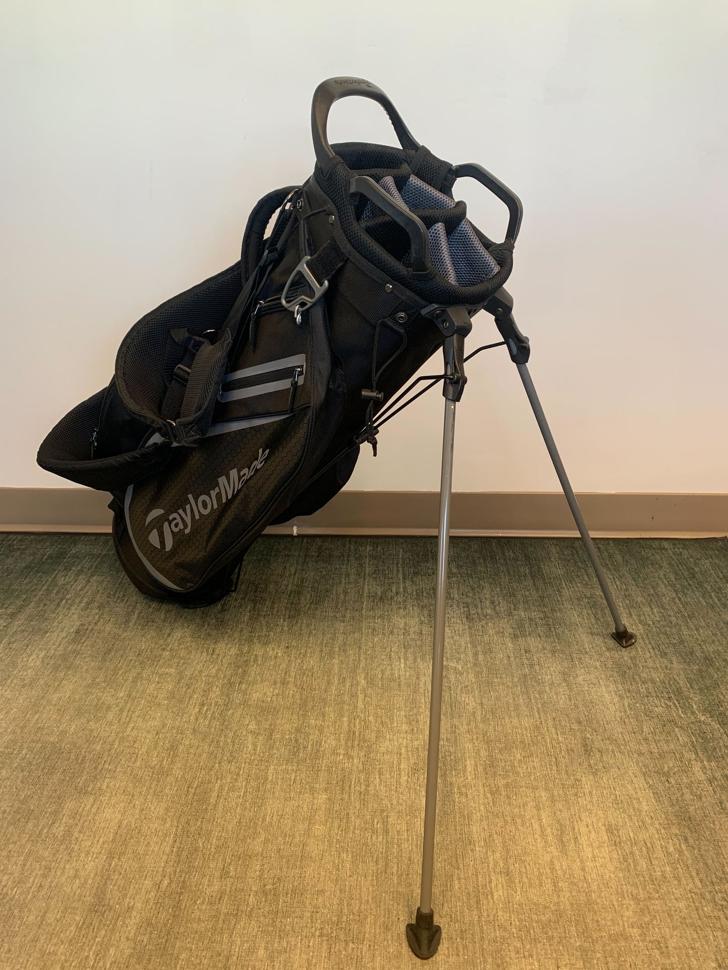 TaylorMade FlexTech Stand Bag Black 7 Dividers w/ Strap and Rain Cover-Next Round