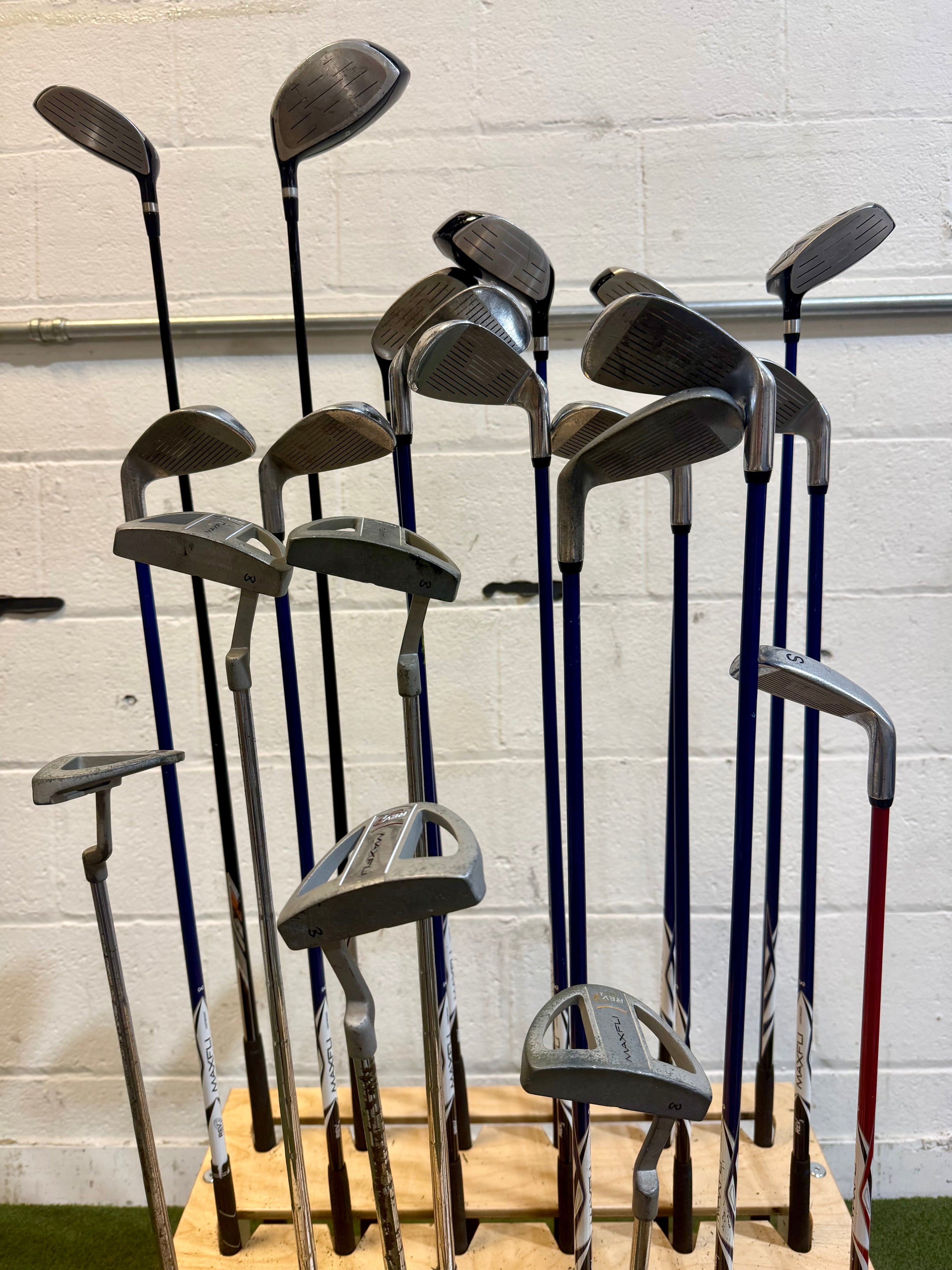 Wholesale Lot of 20 MaxFli Golf Clubs - Youth Flexes