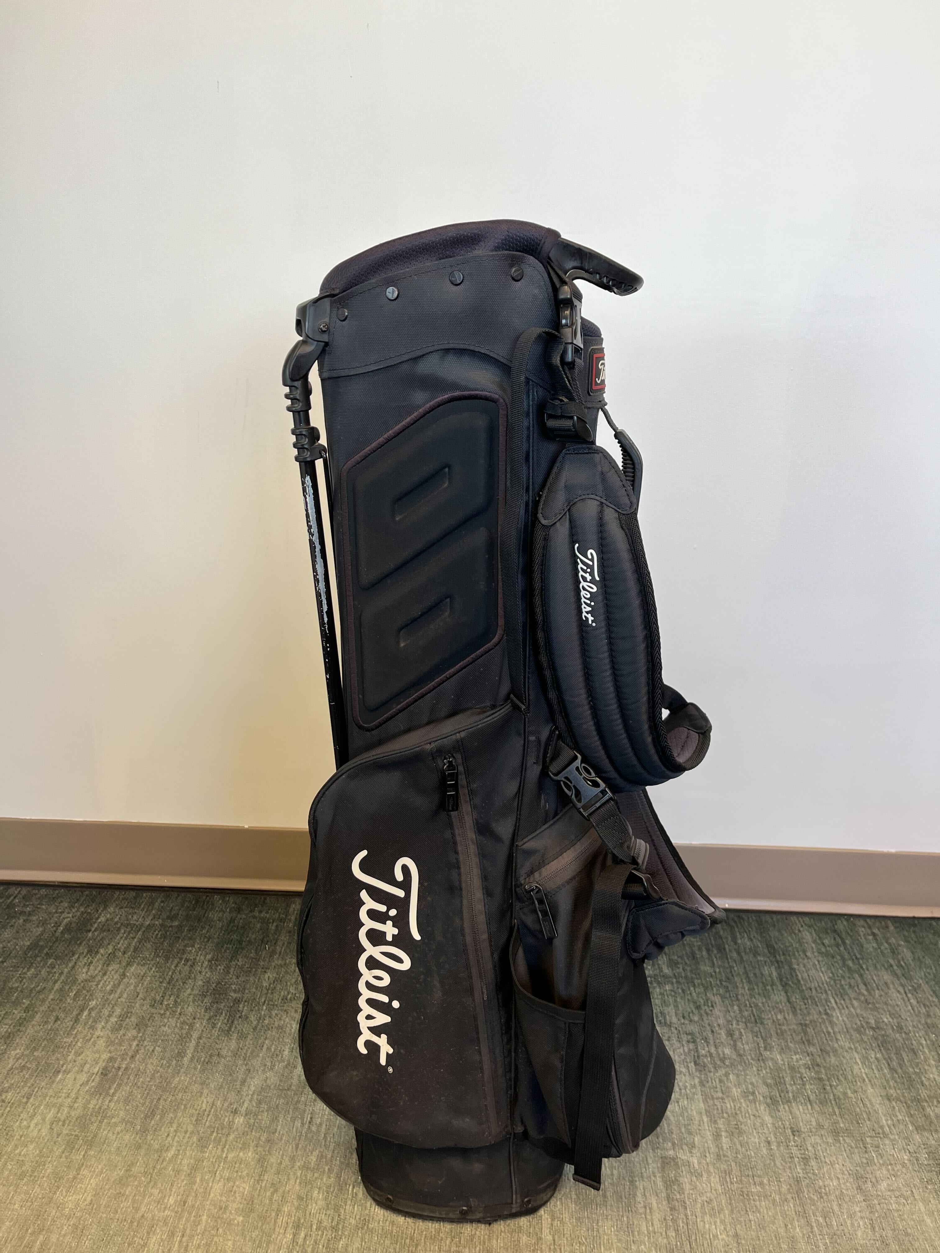 Titleist Players 4 Stand Bag Black 4 Dividers w/ Strap and Rain Cover-Next Round