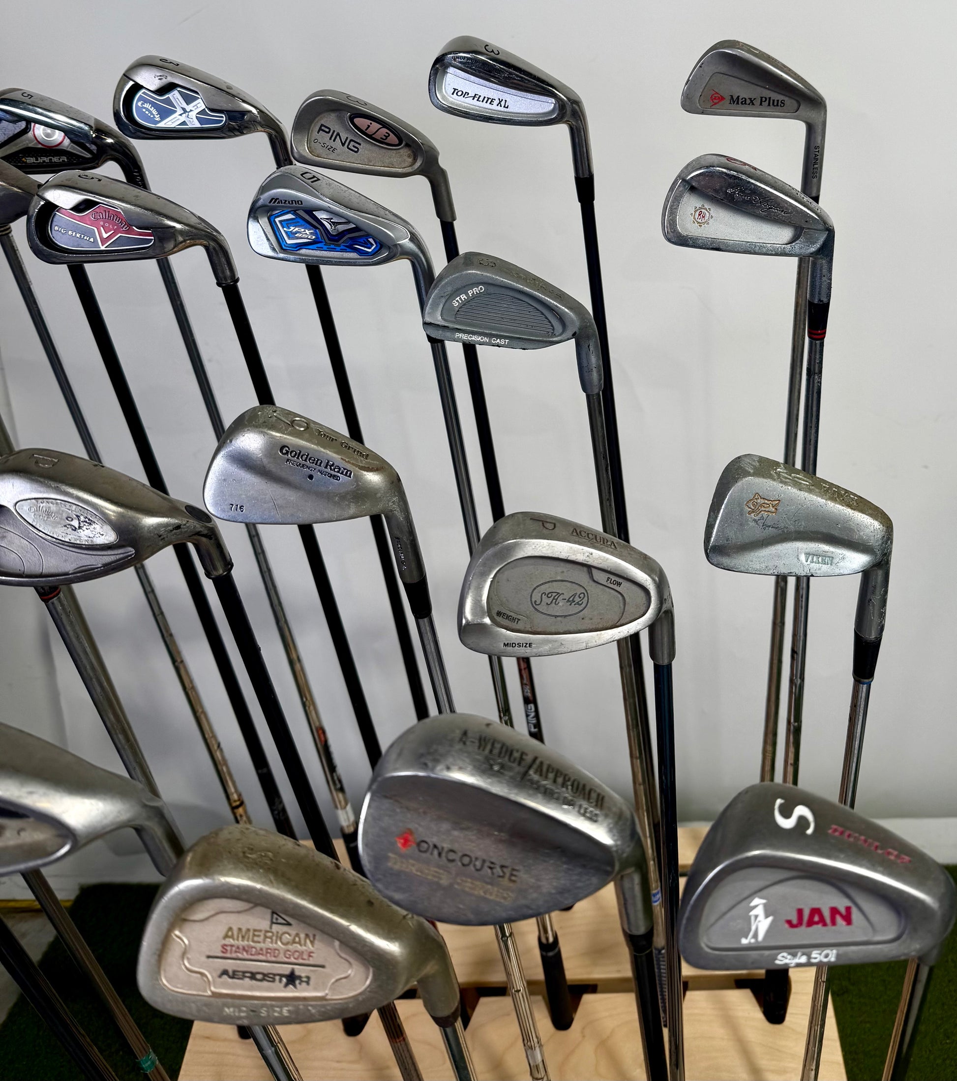 Wholesale Lot of 24 Golf Clubs - Right Handed - Assorted brands and Flexes-Next Round