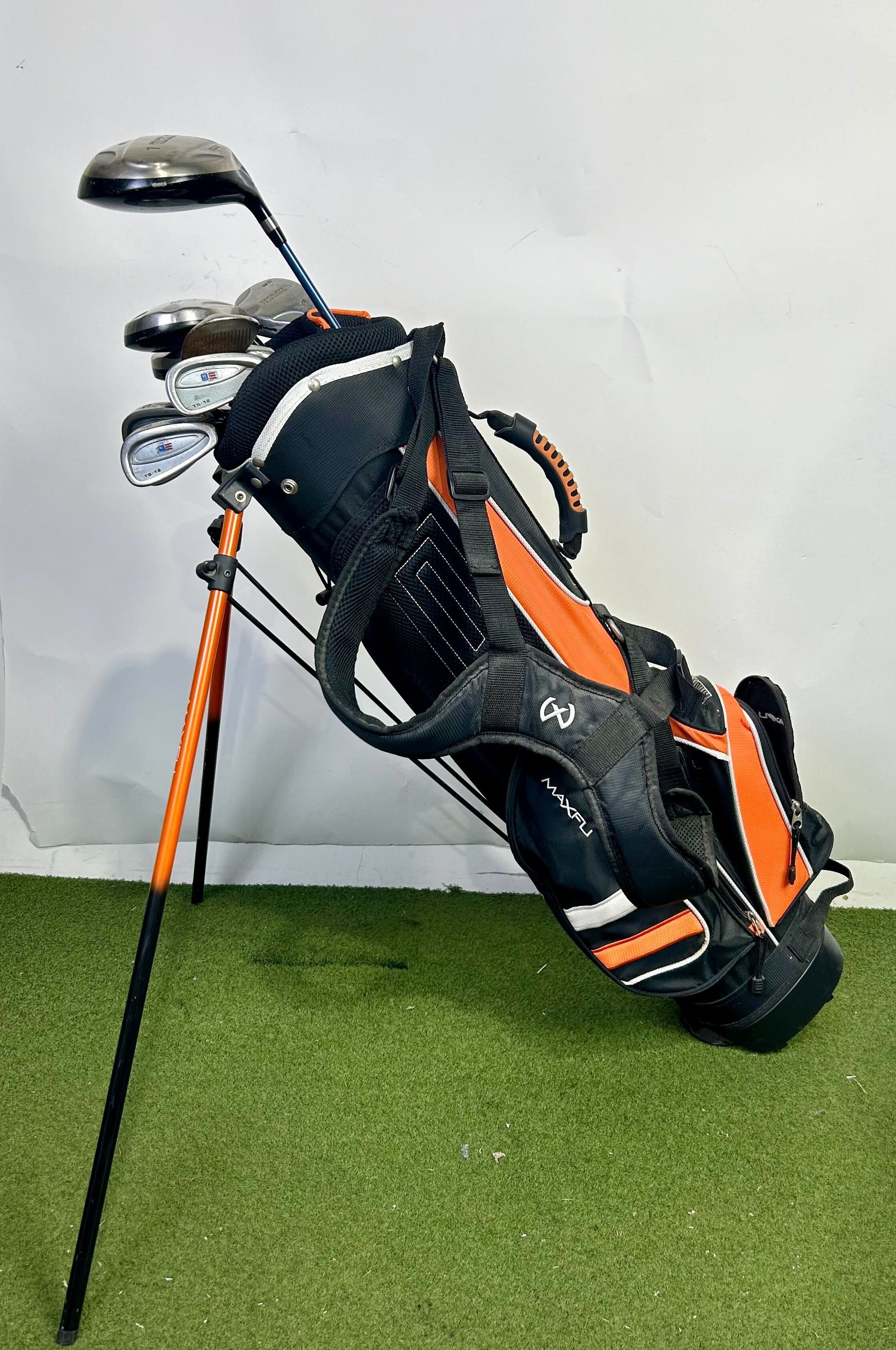 Maxfli Junior Bag - Includes Complete Right-Handed Tour Series U.S Kids Golf Set-Next Round