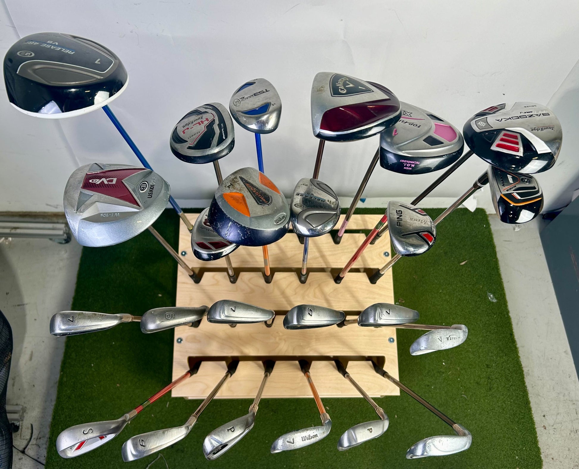 Wholesale lot of 24 Golf Clubs - Right and Left- Handed Kids Clubs- Ping-Next Round