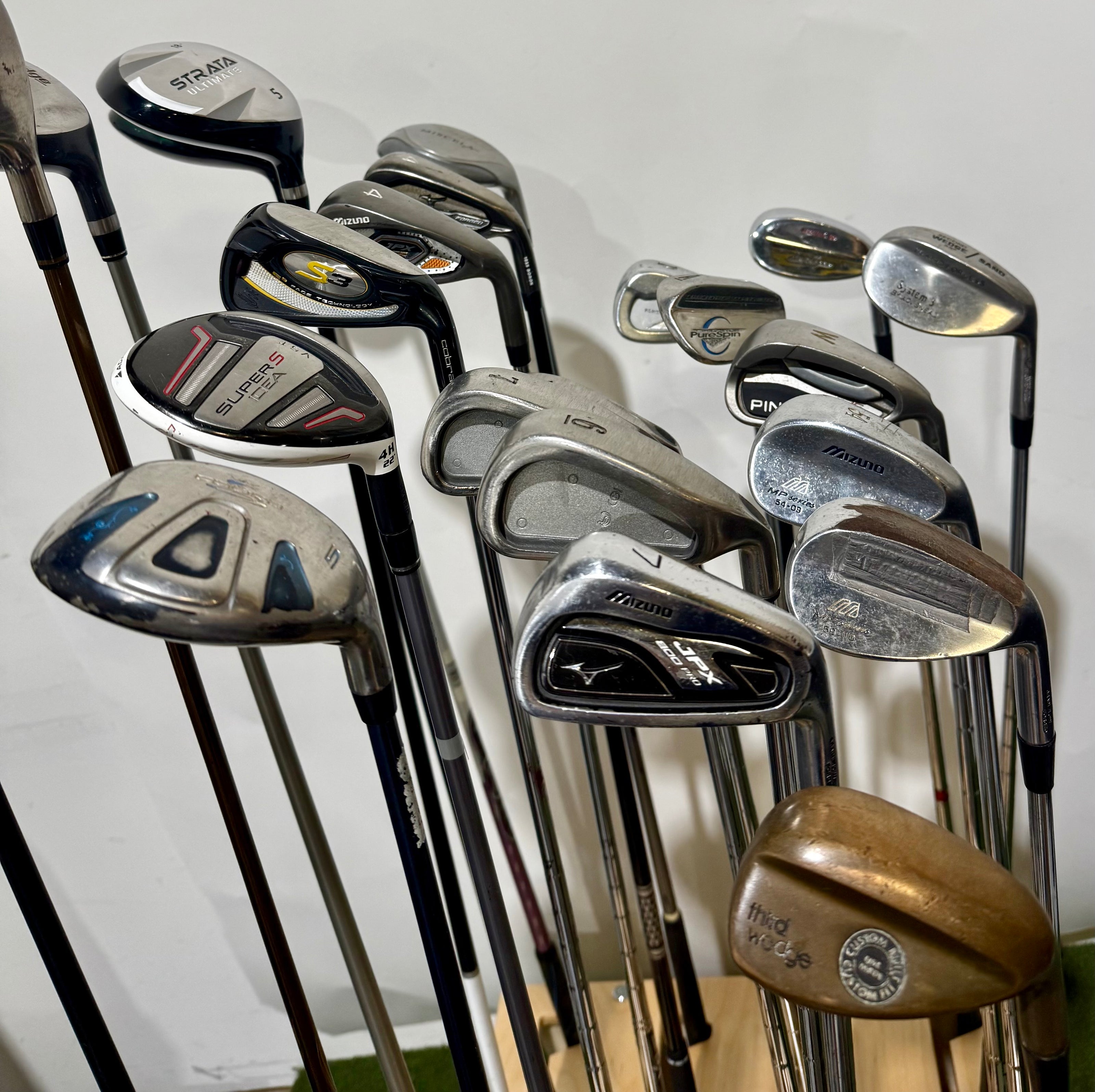 Wholesale Lot of 24 Golf Clubs - Right Handed - Assorted brands and Flexes-Next Round