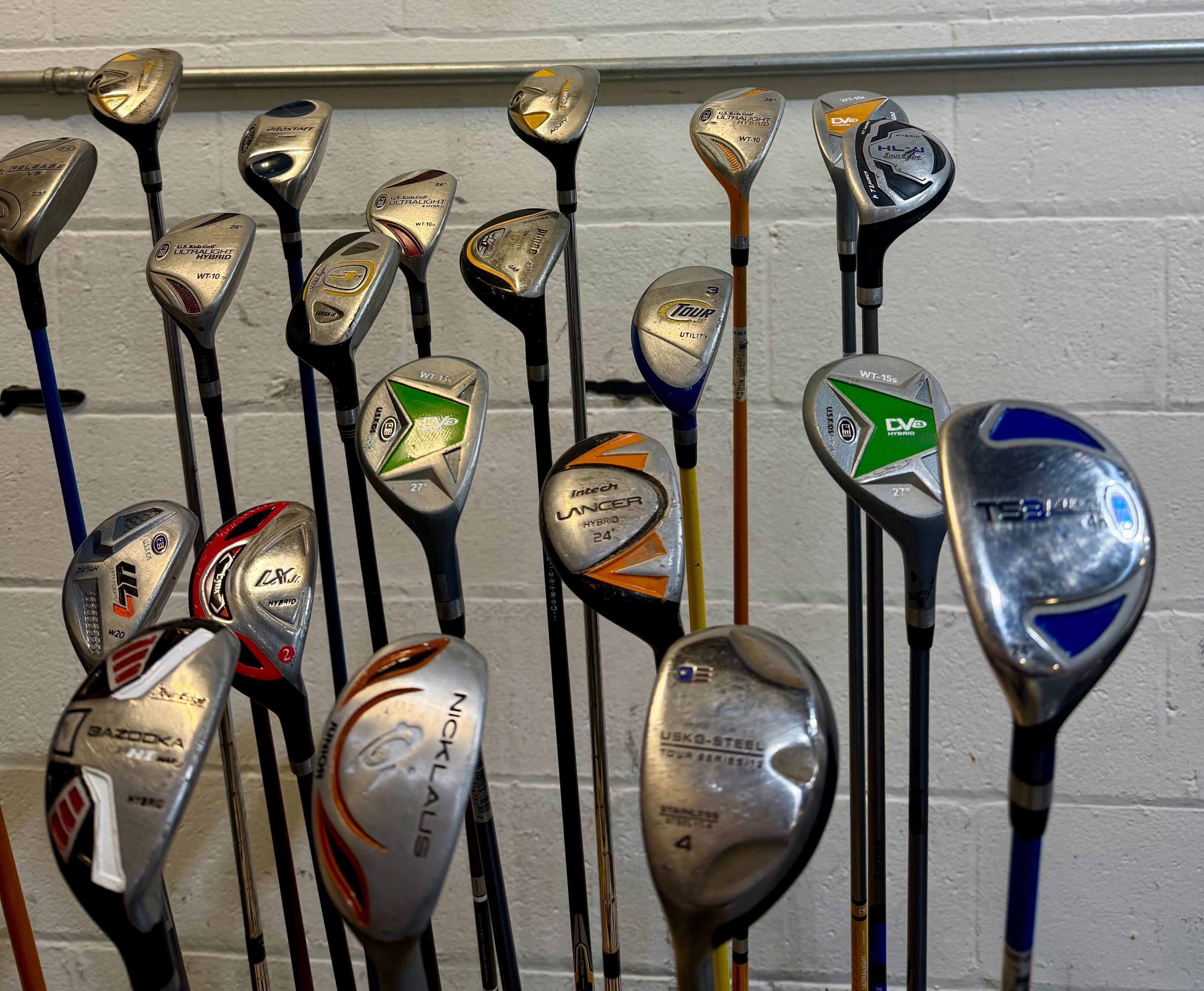 Wholesale Lot of 35 Golf Clubs - Assorted Hybrids - Youth Flexes