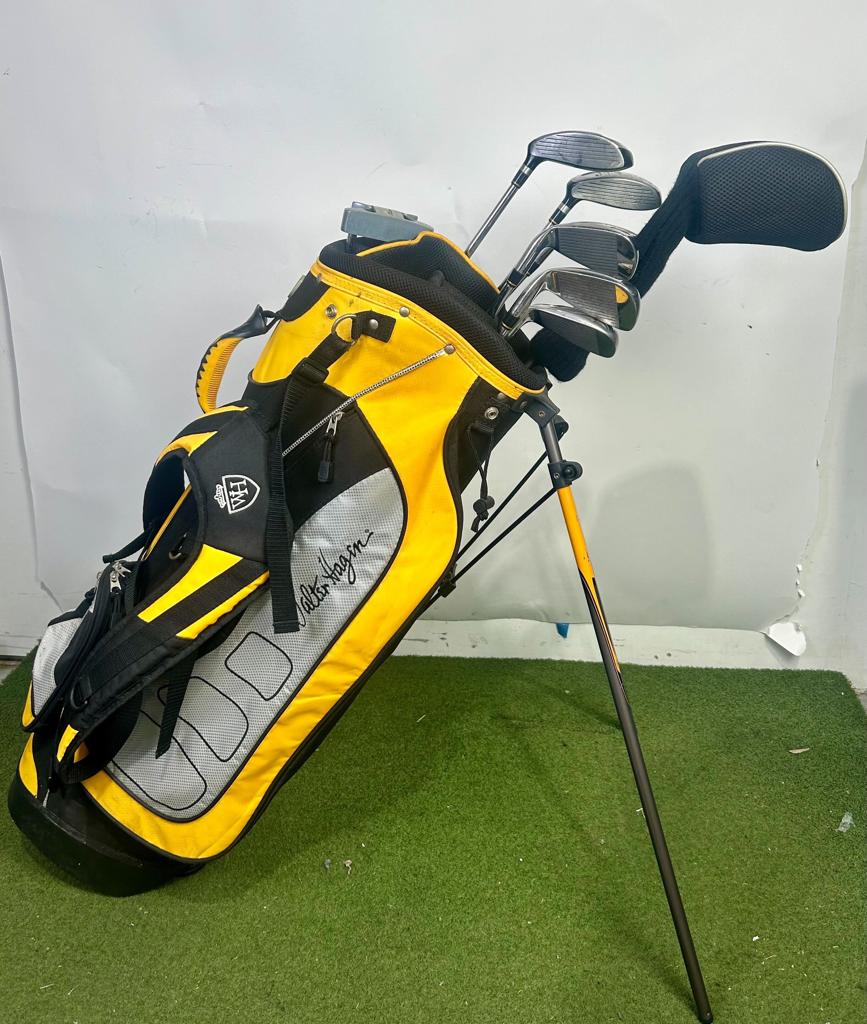 Walter Hagen Junior Golf Bag - Includes Complete Walter Hagen Junior Set-Next Round