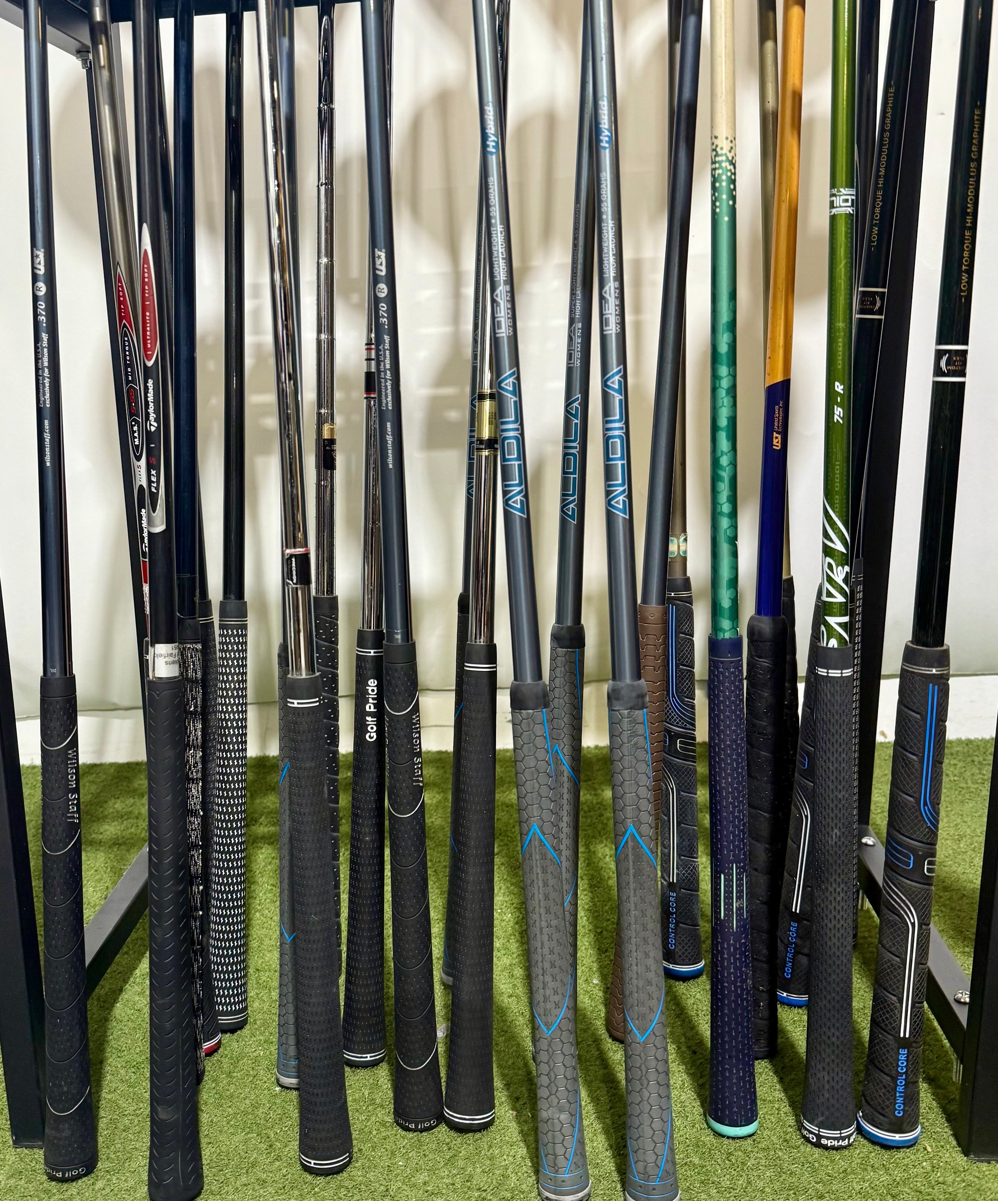 Wholesale Lot of 25 Golf Clubs - Drivers, Woods, and Hybrids. Callaway and Cobra-Next Round