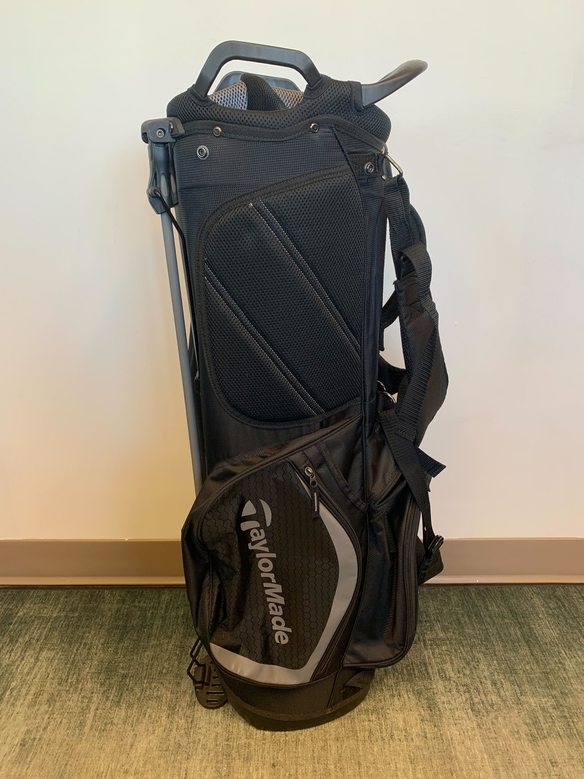 TaylorMade FlexTech Stand Bag Black 7 Dividers w/ Strap and Rain Cover-Next Round