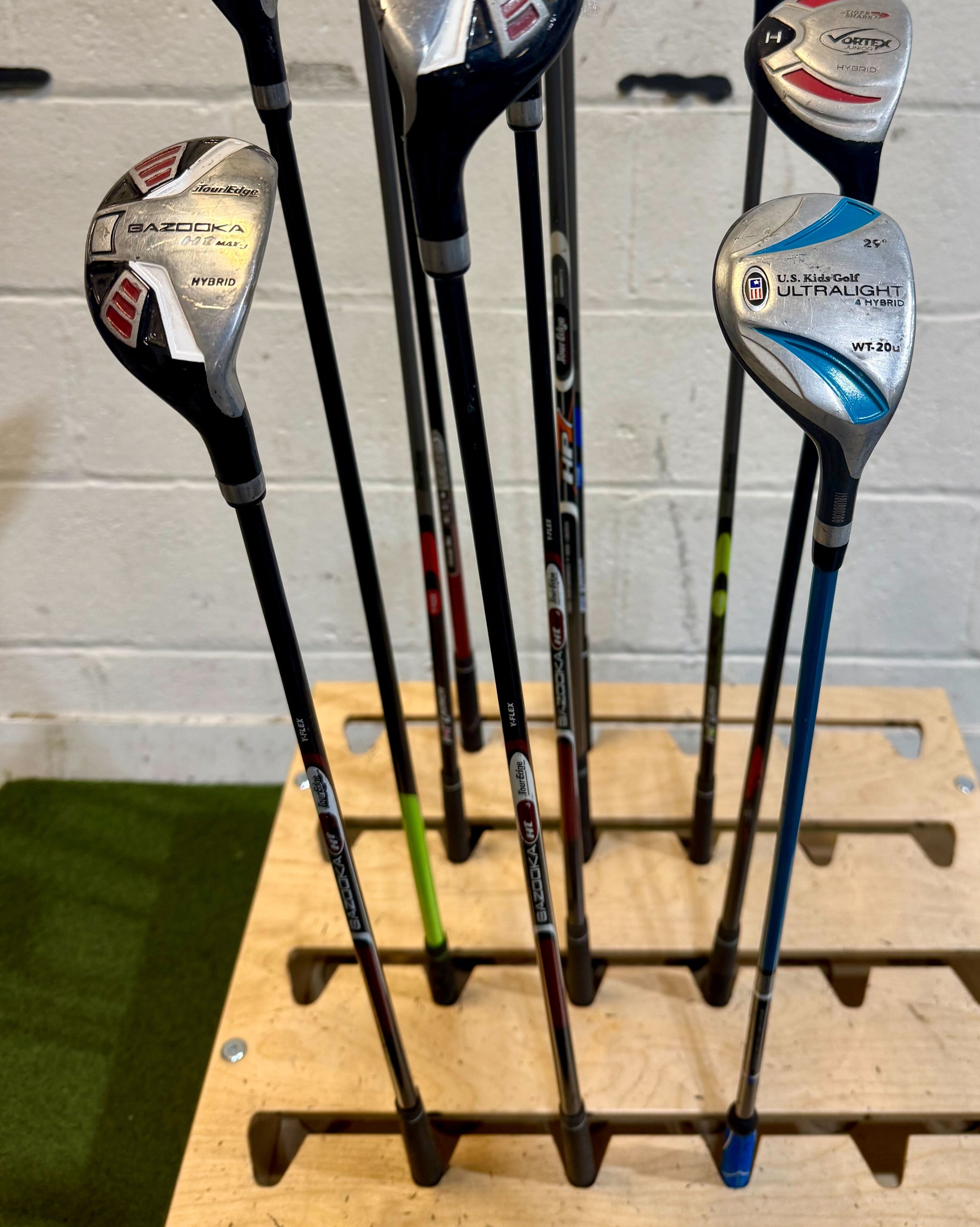 Wholesale Lot of 35 Golf Clubs - Assorted Hybrids - Youth Flexes