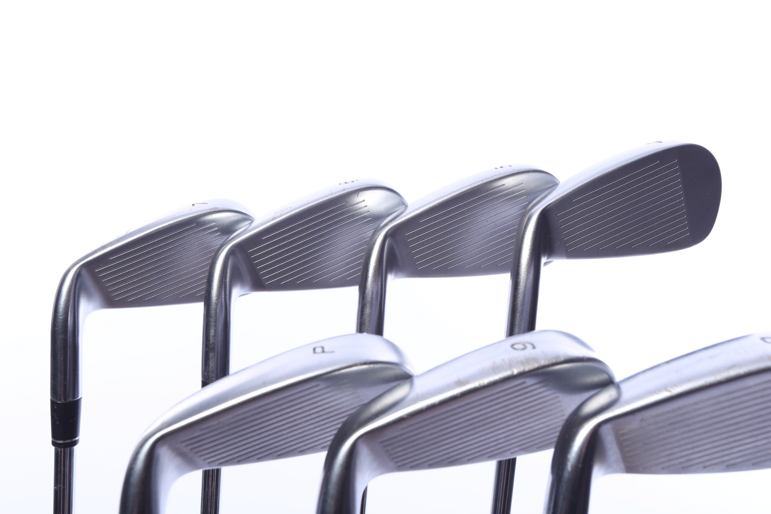 Used TaylorMade R9 Iron Set - Right-Handed - 4-PW - Stiff Flex