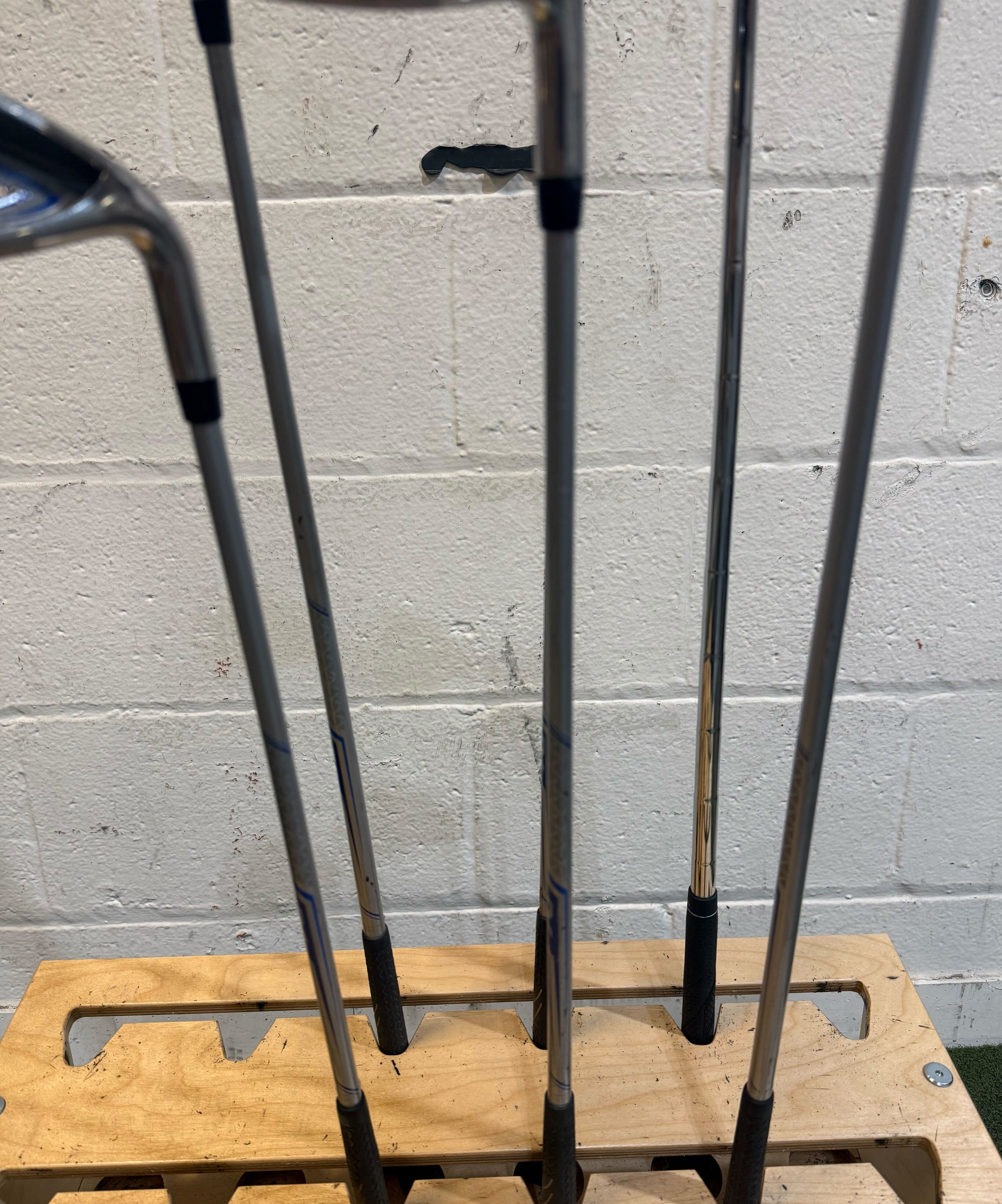 Wholesale Lot of 30 Assorted Golf Clubs - Youth Flexes