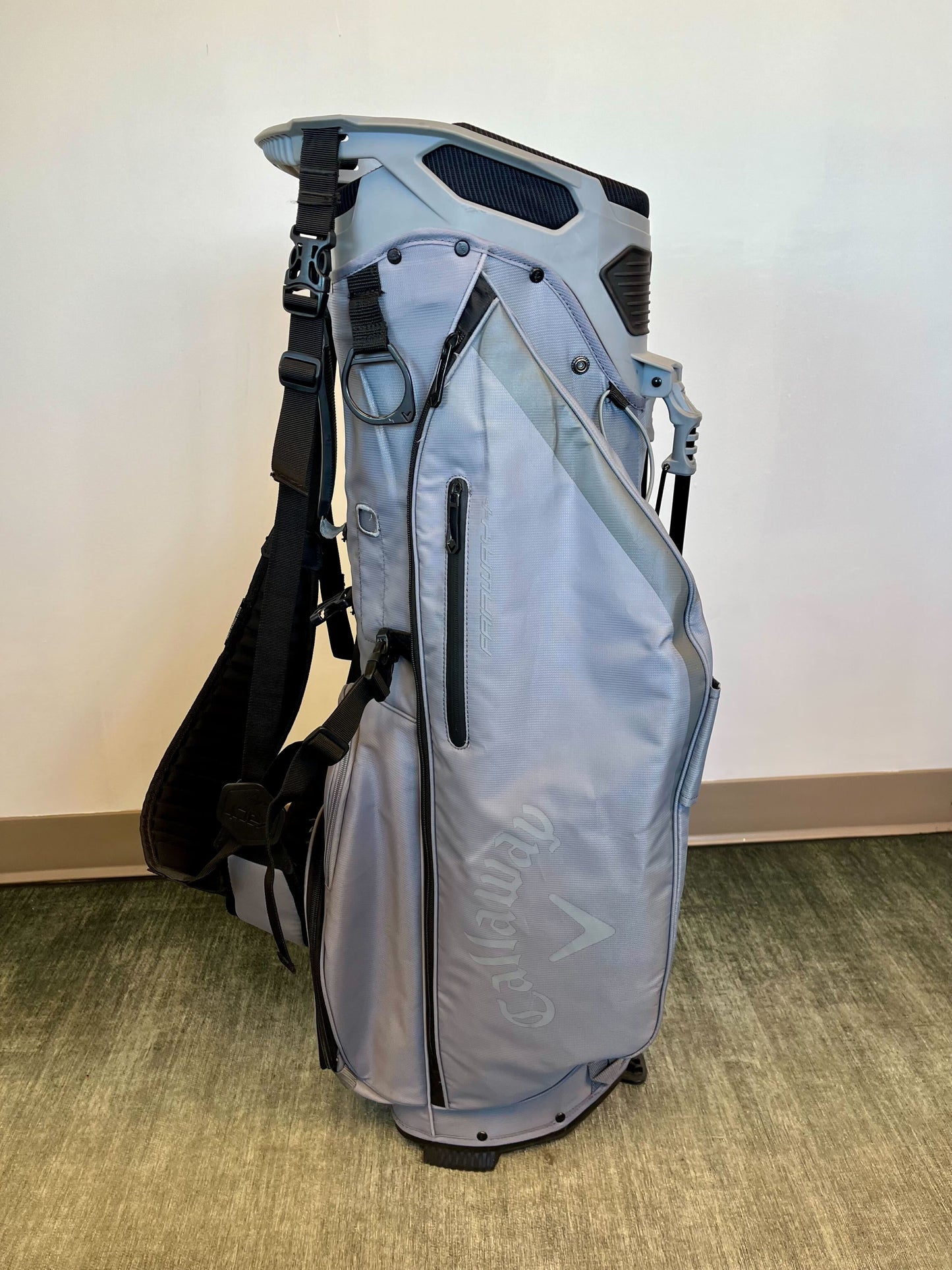 Callaway Fairway + Stand Bag 4 Dividers/5 Pockets with Strap and Rain Cover-Next Round