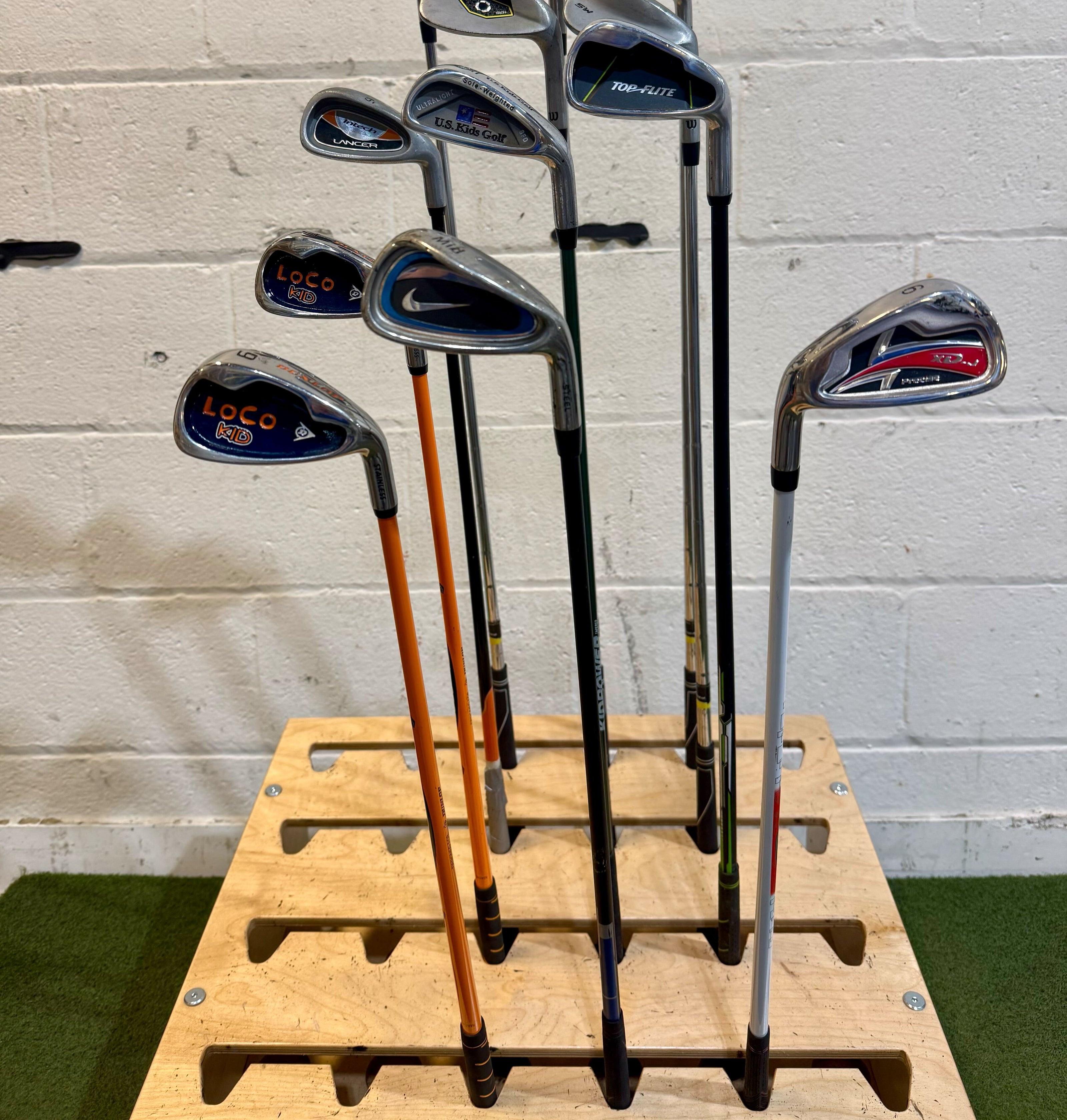 Wholesale Lot of 30 Golf Clubs - Assorted Kids Clubs - Youth Flexes