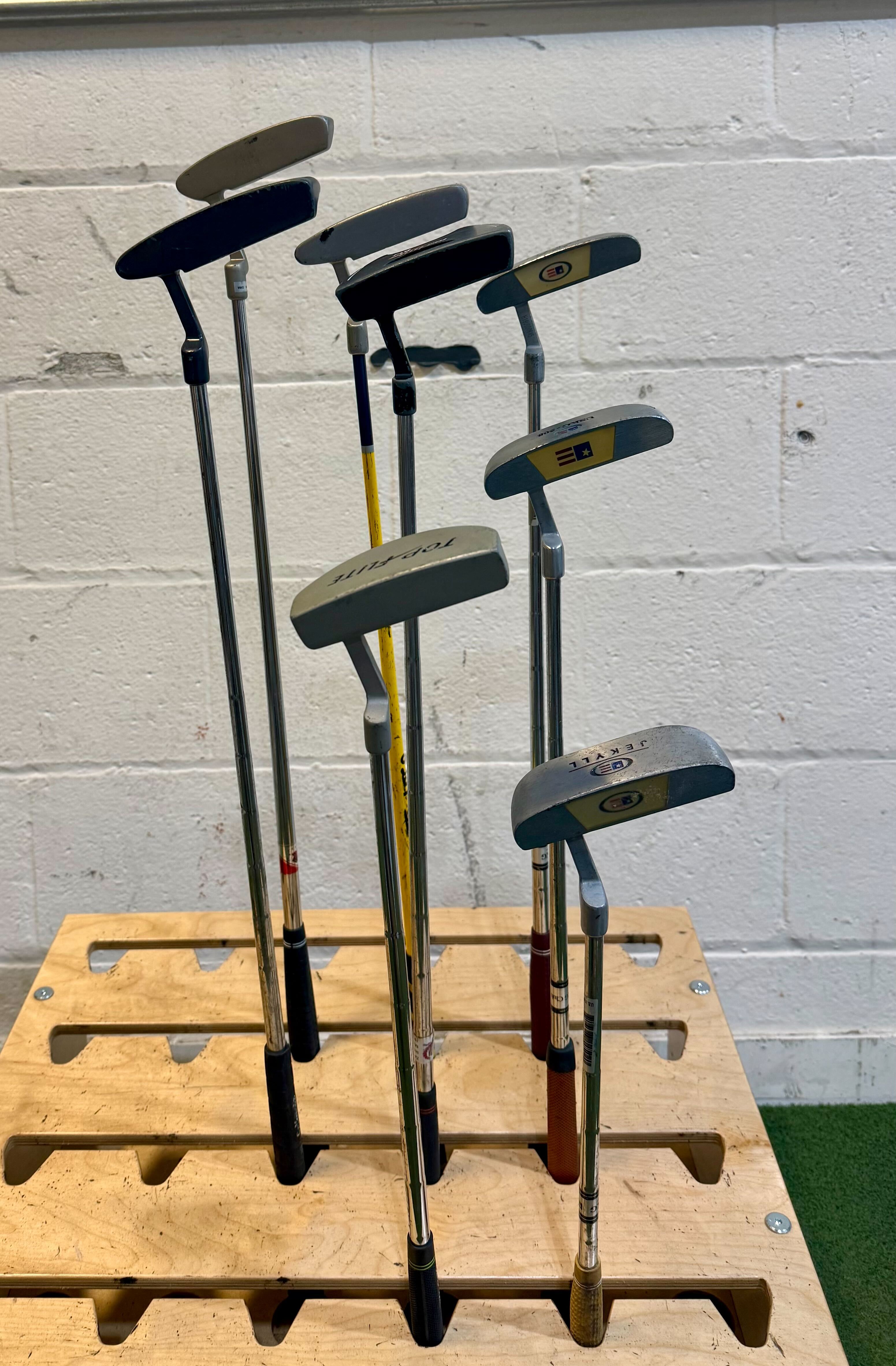 Wholesale Lot of 20 Golf Clubs - Assorted Kids Putters